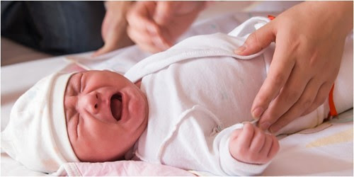 Chăm sóc massage bé sơ sinh tại nhà- làm sao cho đúng cách ?